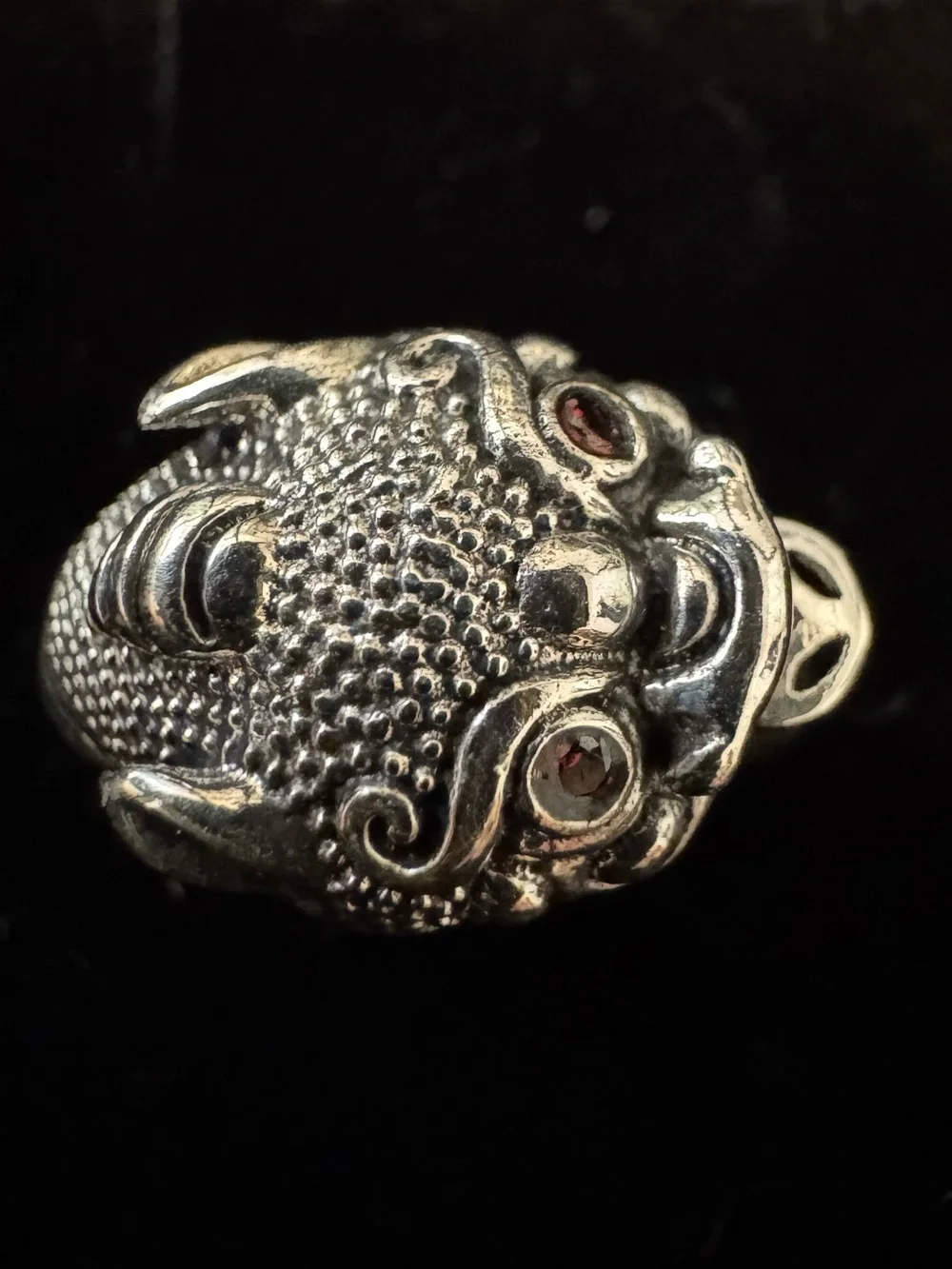 Sterling silver Chinese Foo Dog Ring - with ruby‎ eyes
